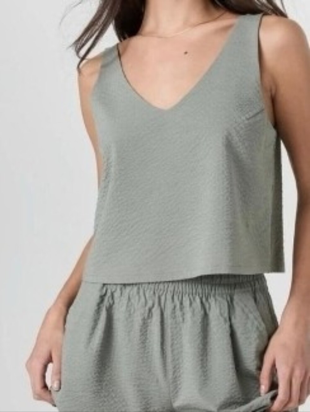 Vuori Villa Textured V-Neck Crop Tank Sage Green Top Size M